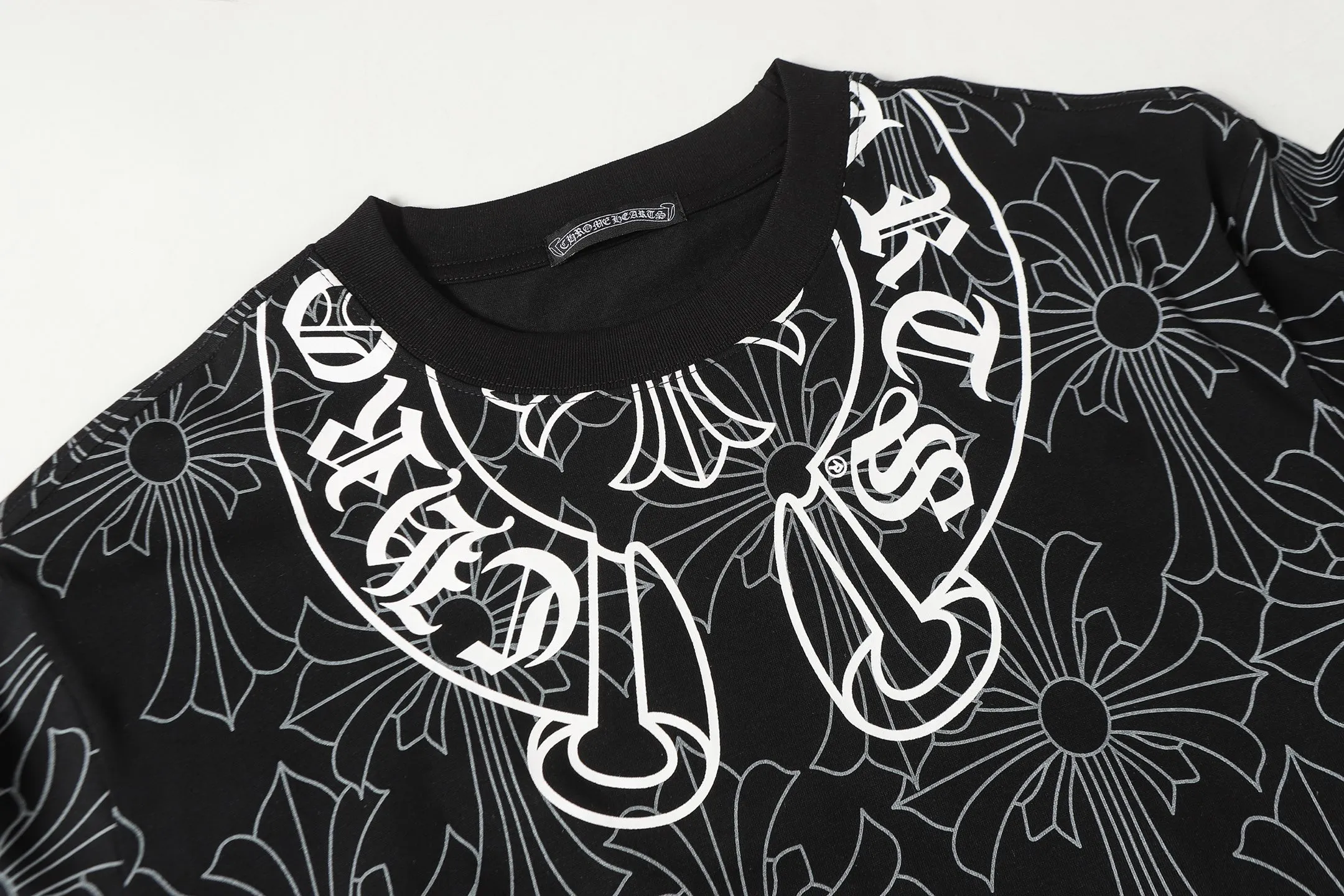 P170 Chrome Hearts CH Chrome Hearts Dark Pattern Color Horseshoe Sanskrit Short Sleeve T-shirt Uses direct injection imported machine printing Hardware and accessories are all milled and customized Correctly configured Black 2025 Chrome Hearts genuine packaging 260 grams of custom-dyed double yarn cotton Large version Loose and stylish Differentiated from low version slim and long version The upper body stretches the hips 100% commitment: top quality Do not make fast food The highest version on the market Top quality - different from the ordinary versions on the market If you care about quality, you should also respect the price. Absolutely 0 after-sales service and 0 return rate so far. It’s hard not to love the style - 260g double yarn cotton custom dyed fabric - Correct high-density main mark, washed tag, hand-sewn